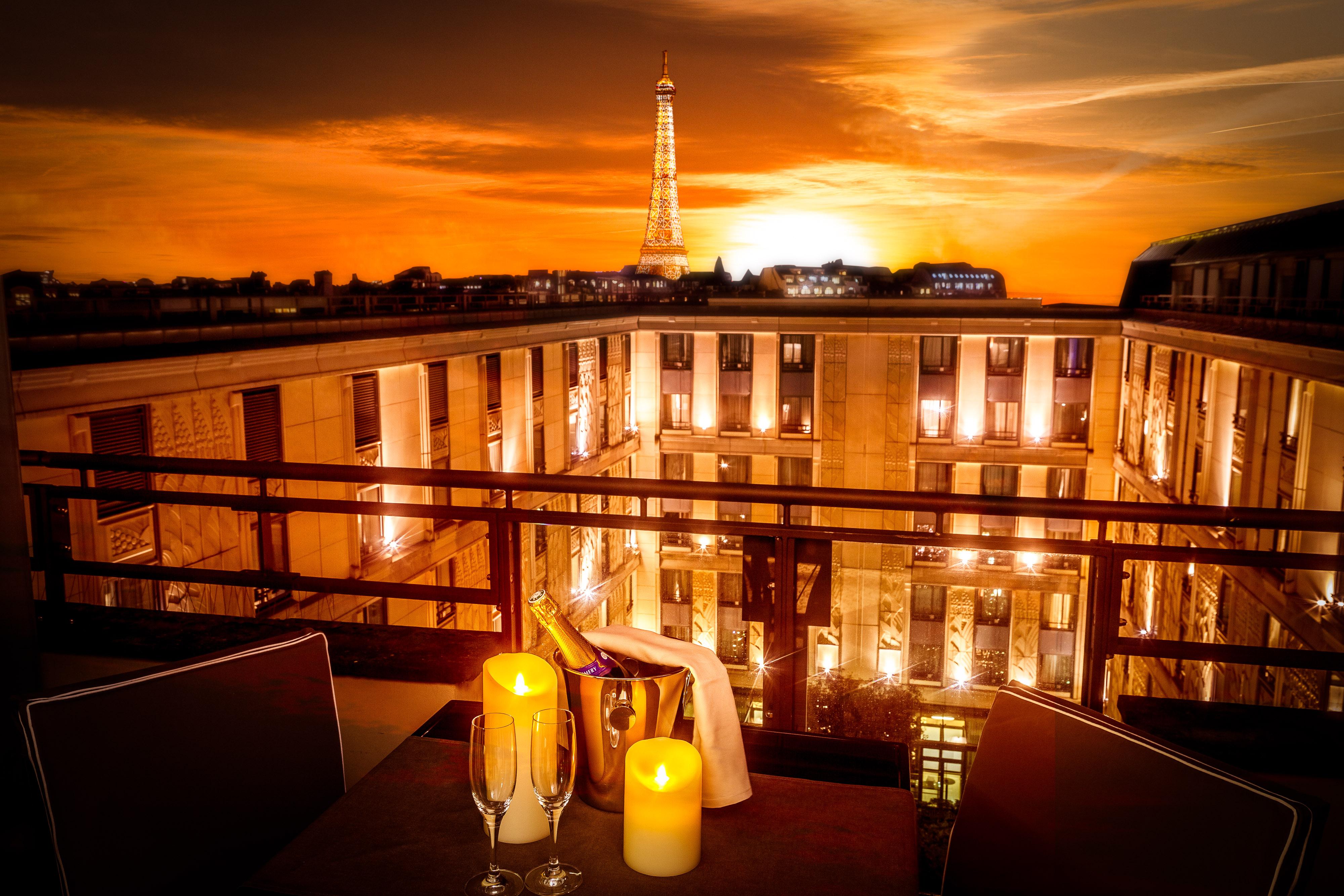 L'Hotel Du Collectionneur Paris Eksteriør billede The view from the hotel's rooftop