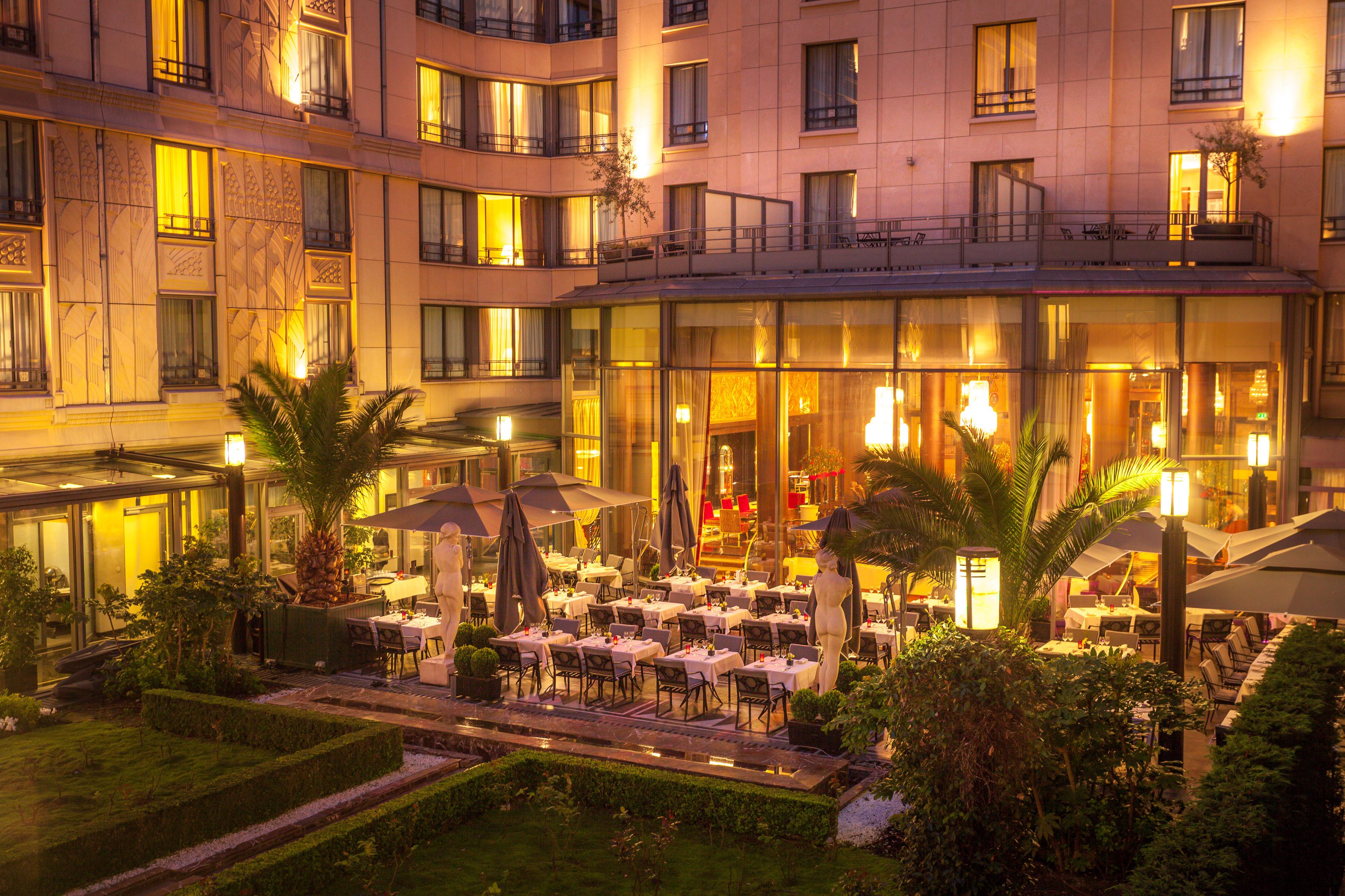 L'Hotel Du Collectionneur Paris Eksteriør billede The hotel's courtyard