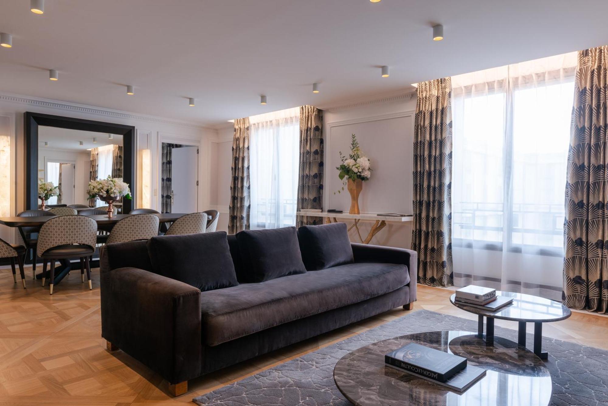 L'Hotel Du Collectionneur Paris Eksteriør billede A living room in a Paris apartment