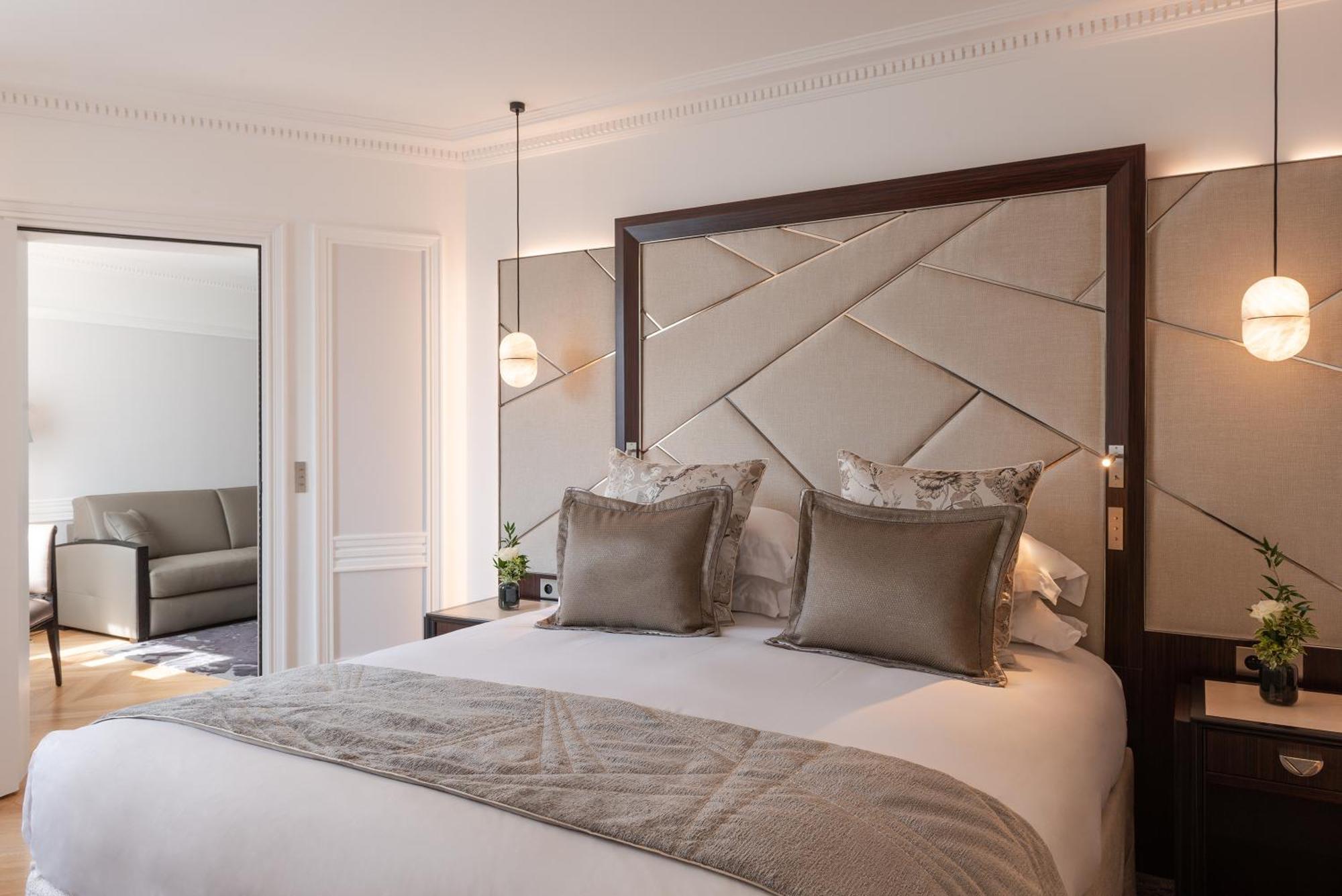L'Hotel Du Collectionneur Paris Eksteriør billede A bedroom at the hotel