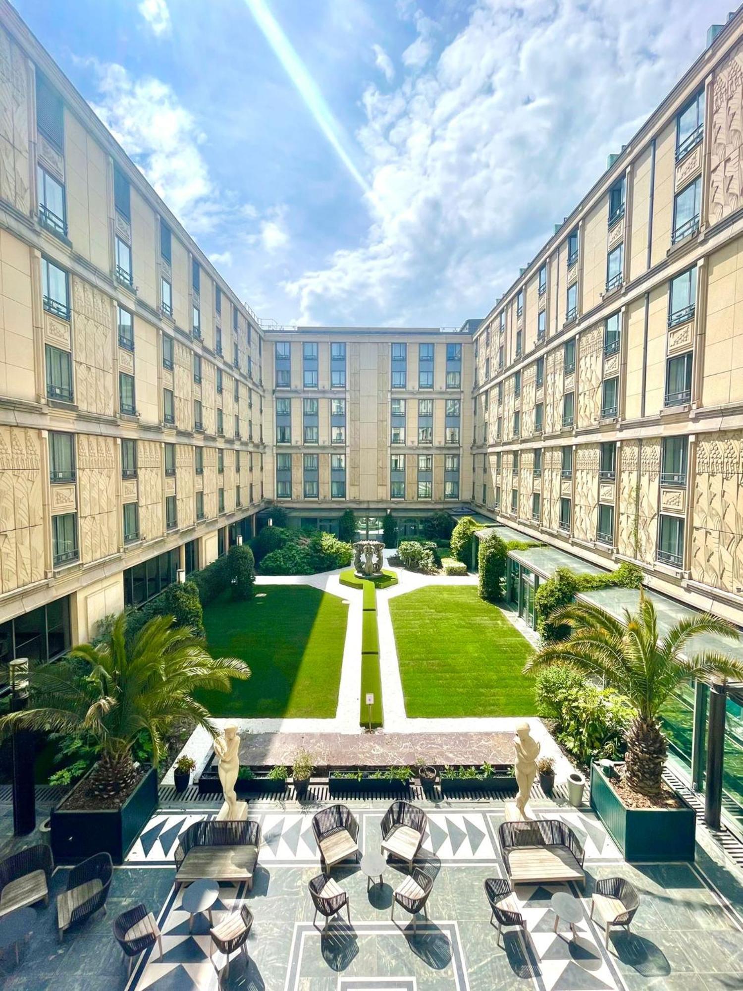 L'Hotel Du Collectionneur Paris Eksteriør billede The courtyard of the hotel